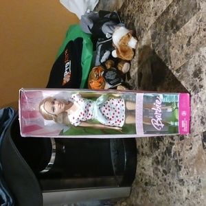 2006 City Style Barbie Doll- Blonde Hair, Cherry Dress. Mattel (K9199)
